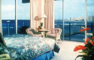 Kaimana Hotel 3*